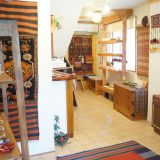 Ariana Kilim & Art Gallery(アリアナ キリム&アートギャラリー)