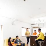 家族で過ごす空間に ビタミンカラーで元気をチャージ